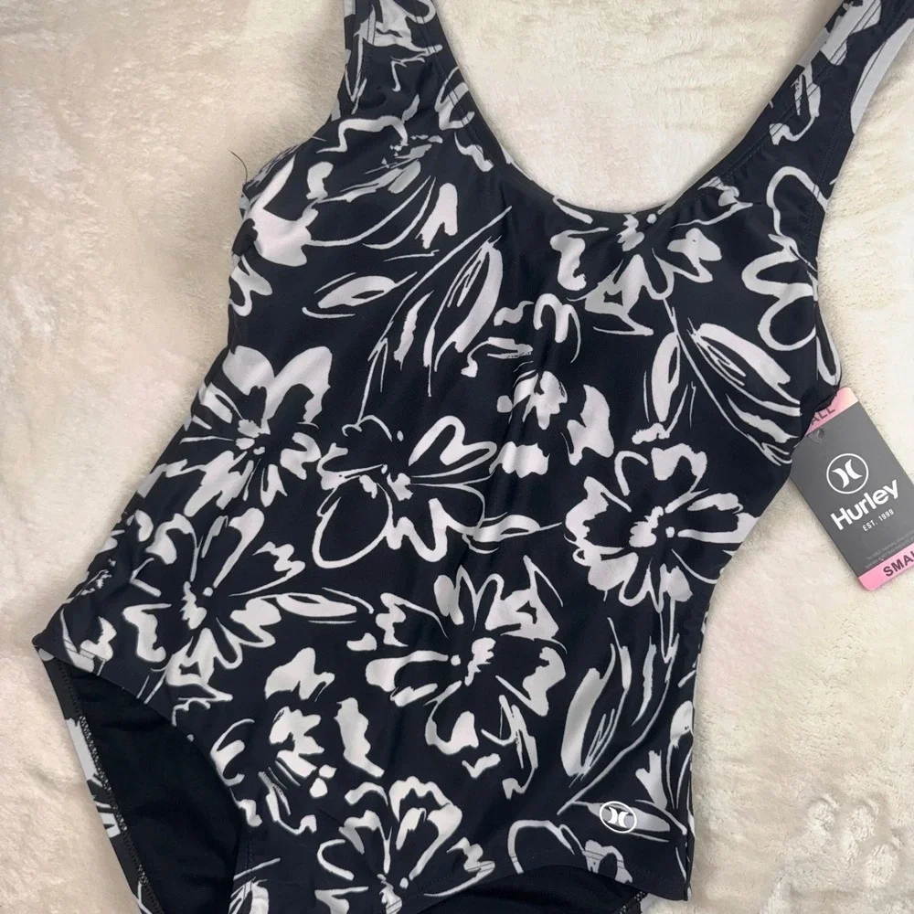 Hurley One Piece Swimsuit Women Small‎ Black White Floral UPF 50+ HSO1030
